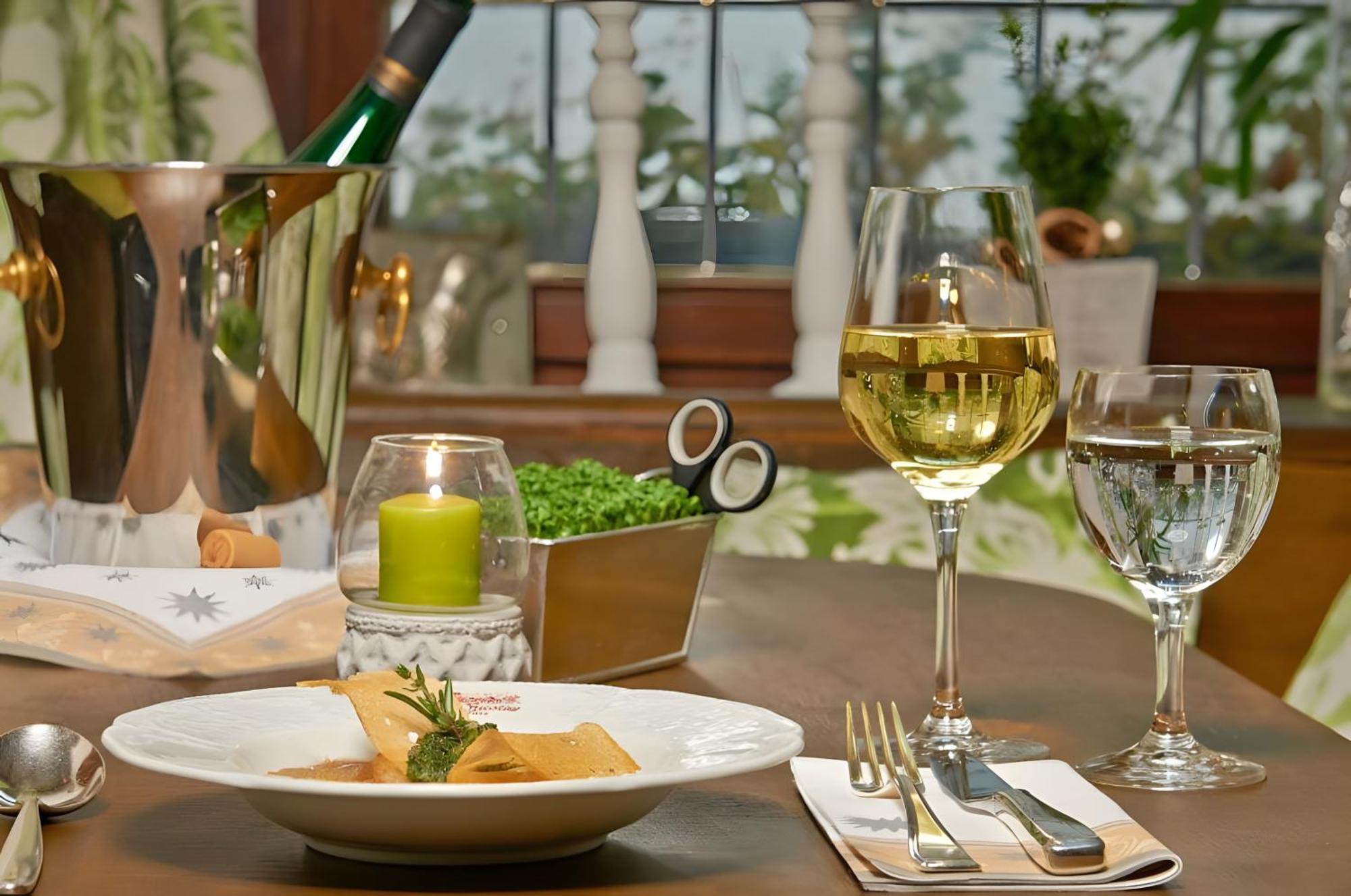 Vegan Hotel Und Restaurants Nicolay 1881 Zeltingen-Rachtig Exterior photo